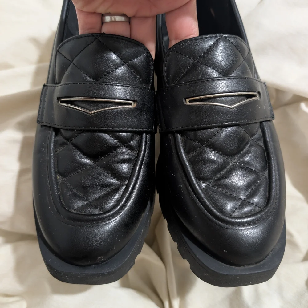 Shoe Dazzle Black Women's Loafers - Picture 2 of 9